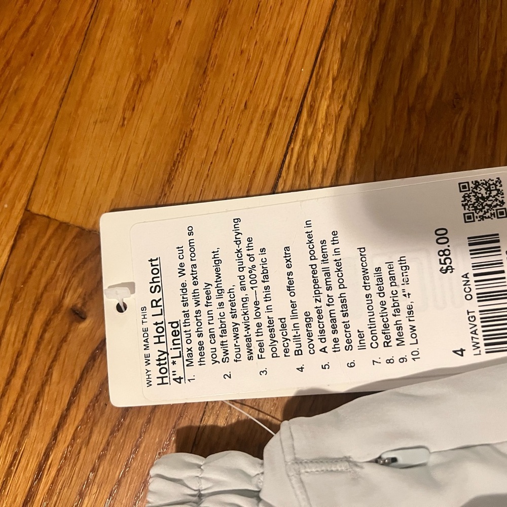 Lululemon Hotty Hot LR Short 4” *Lined